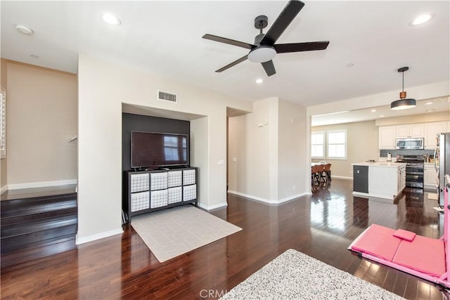 11 Travis Rd, Buena Park, CA 90621 - photo 13
