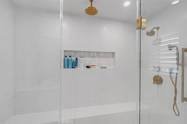2056 Dublin Dr, Glendale, CA 91206 - bathroom featuring tiled shower and recessed lighting