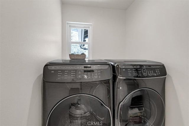 2056 Dublin Dr, Glendale, CA 91206 - laundry area featuring washing machine and clothes dryer