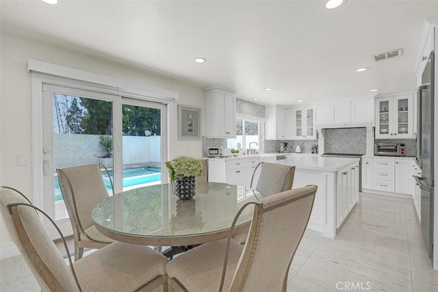2056 Dublin Dr, Glendale, CA 91206 - dining room with recessed lighting