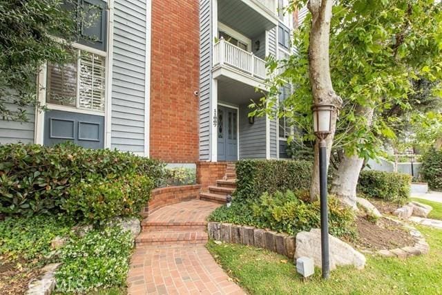 11667 Gorham Ave Unit 306, Los Angeles, CA 90049 - photo 2