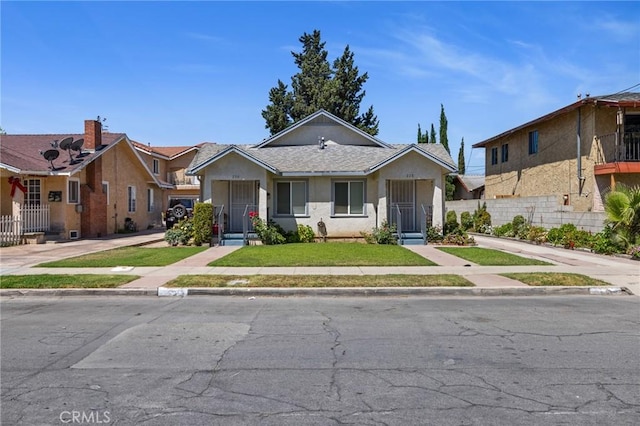 228 S 4th St, Santa Paula, CA 93060 - bungalow-style house with stucco siding