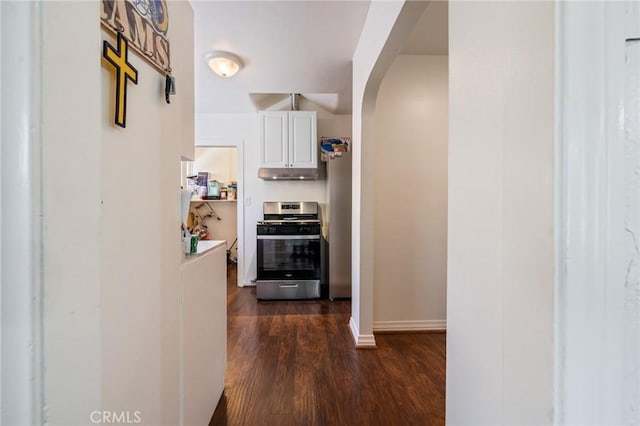 228 S 4th St, Santa Paula, CA 93060 - corridor featuring dark wood-style floors and arched walkways