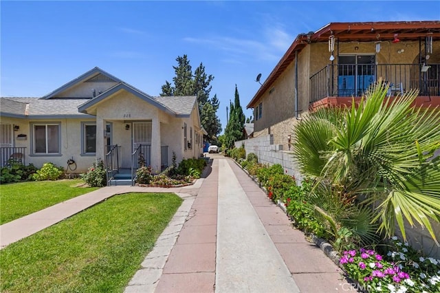 228 S 4th St, Santa Paula, CA 93060 - view of side of home with stucco siding and a yard