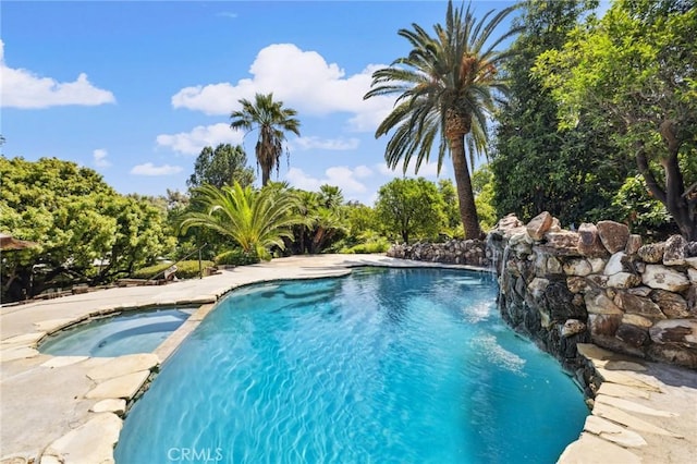 1296 Tiger Tail Dr, Riverside, CA 92506 - view of pool with a pool with connected hot tub
