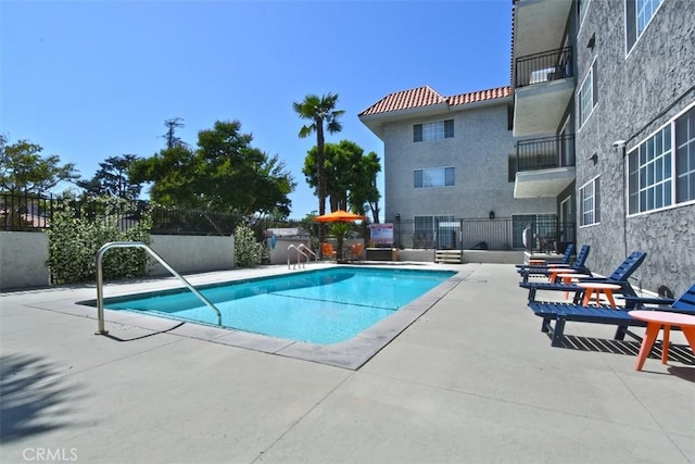 4140 Warner Blvd Unit 302, Burbank, CA 91505 - community pool featuring a patio area
