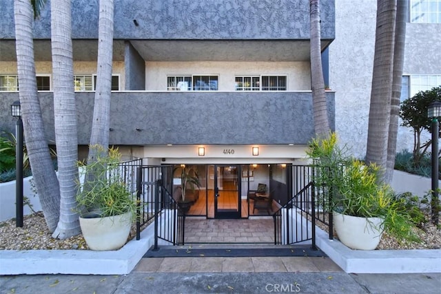 4140 Warner Blvd Unit 302, Burbank, CA 91505 - view of front facade with stucco siding
