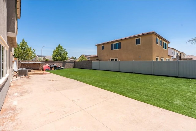 26627 Pearl Blossom Way, Menifee, CA 92585 - fenced backyard with a patio area
