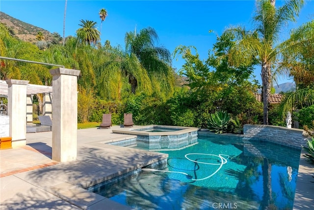 940 N Silent Ranch Dr, Glendora, CA 91741 - view of swimming pool with a patio and a pool with connected hot tub