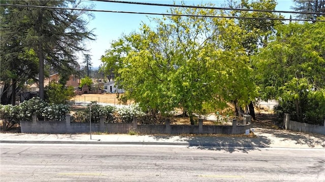 412 W Altadena Dr, Altadena, CA 91001