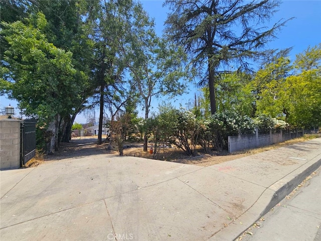 412 W Altadena Dr, Altadena, CA 91001