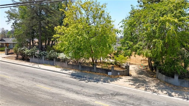 412 W Altadena Dr, Altadena, CA 91001