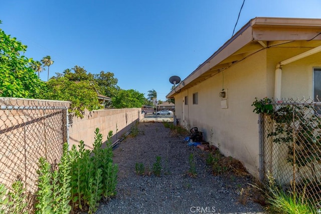 17480 Fontlee Ln, Fontana, CA 92335 - view of yard