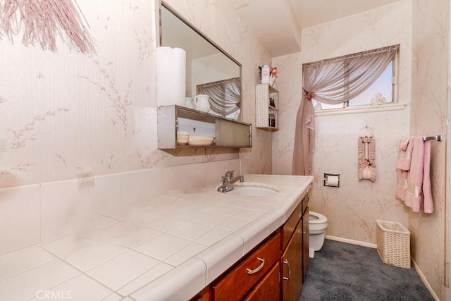 17480 Fontlee Ln, Fontana, CA 92335 - bathroom featuring vanity and wallpapered walls