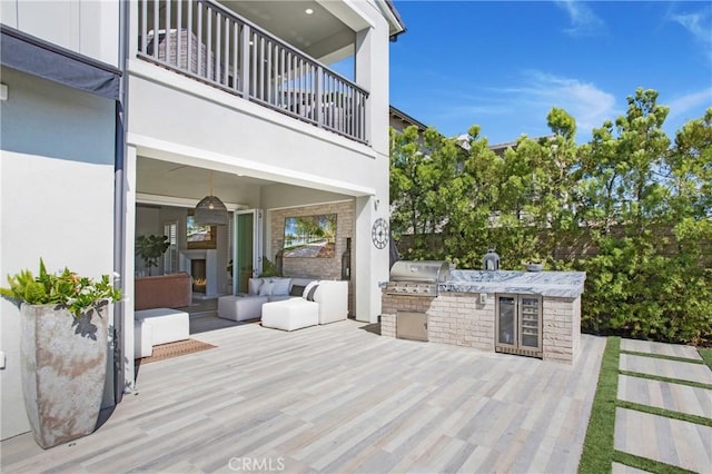 2526 N La Colina Ct, Orange, CA 92867 - deck featuring area for grilling and beverage cooler