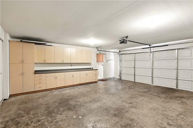 524 St Kevin Ct, Merced, CA 95348 - garage featuring a garage door opener