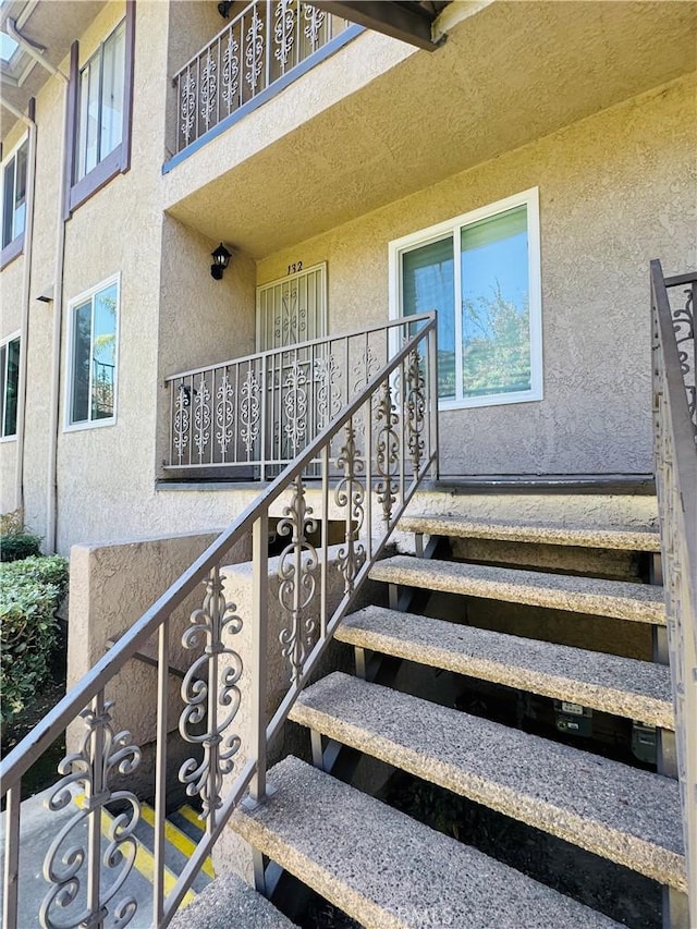 5484 Dobbs St Unit 132, Los Angeles, CA 90032 - view of staircase
