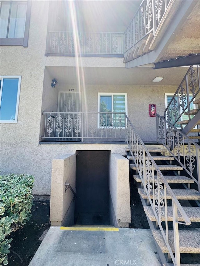 5484 Dobbs St Unit 132, Los Angeles, CA 90032 - entrance to property with stucco siding and a balcony