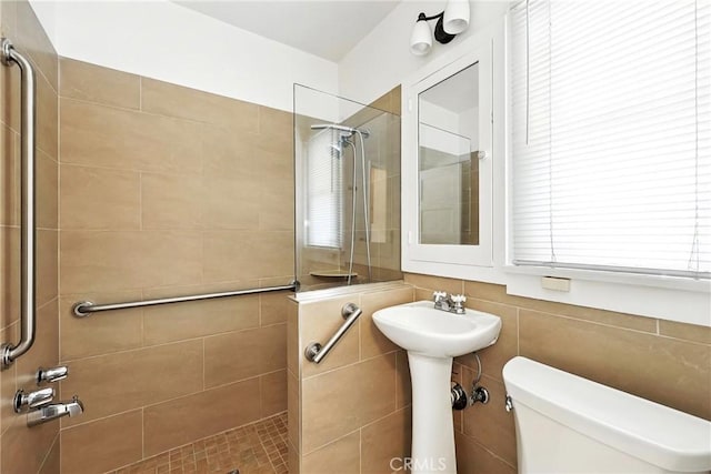 408 N Mccadden Pl, Los Angeles, CA 90004 - full bathroom featuring walk in shower and toilet