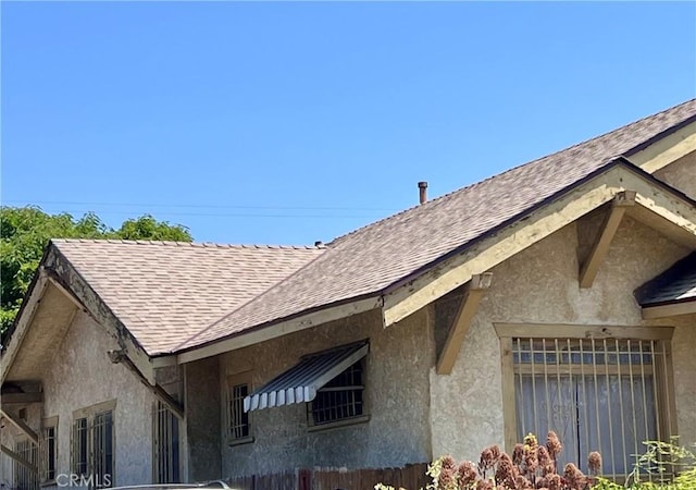 1323 W 41st Pl, Los Angeles, CA 90037 - exterior view of roof with shingles and stucco siding