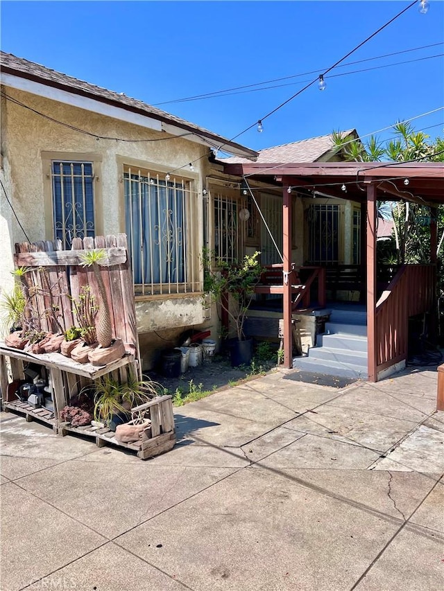 1323 W 41st Pl, Los Angeles, CA 90037 - view of patio / terrace