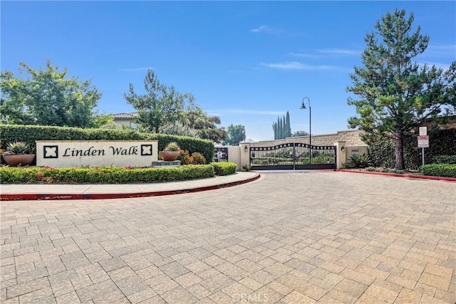 70 Linden Ln, Temple City, CA 91780 - community / neighborhood sign featuring a gate