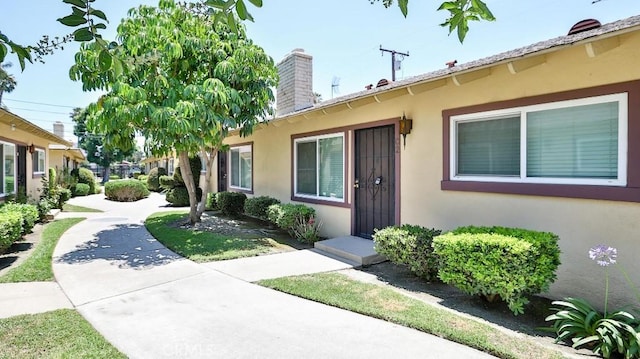 1531 E Ln Palma Ave Unit C2, Anaheim, CA 92805 - entrance to property featuring a chimney and stucco siding