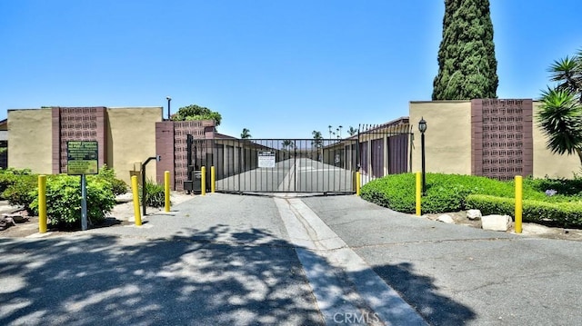 1531 E Ln Palma Ave Unit C2, Anaheim, CA 92805 - view of gate