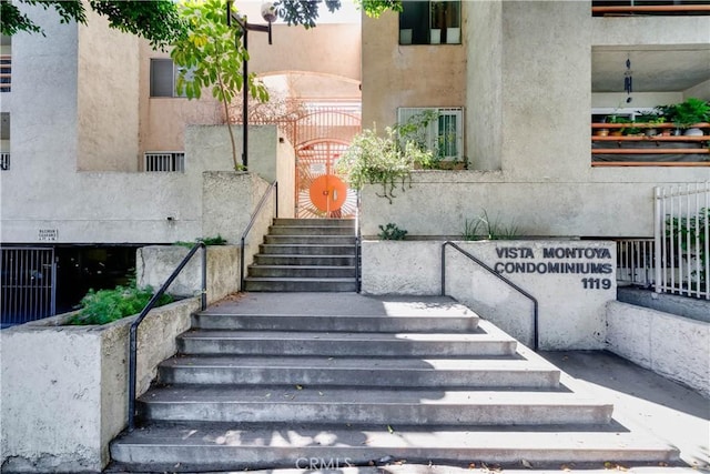 1119 Albany St Unit 226, Los Angeles, CA 90015 - entrance to property featuring stucco siding