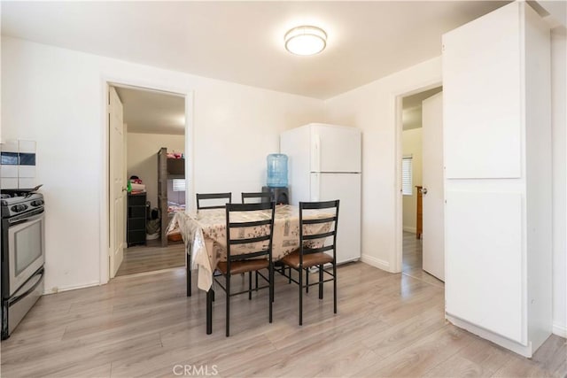 285 W 9th St, San Pedro, CA 90731 - dining area with light wood-type flooring and baseboards