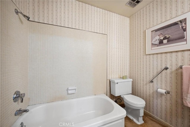 19309 Flowers Ct, Newhall, CA 91321 - bathroom featuring a bathtub and wallpapered walls