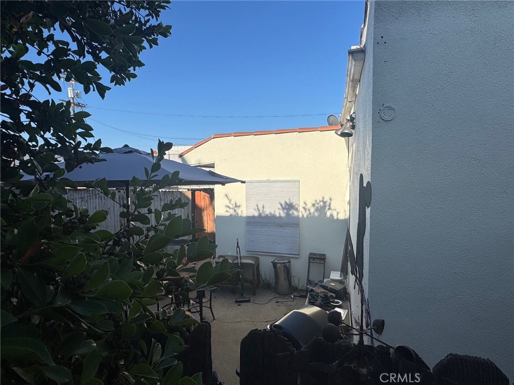 528530 W 19th St, San Pedro, CA 90731 - view of home's exterior with stucco siding