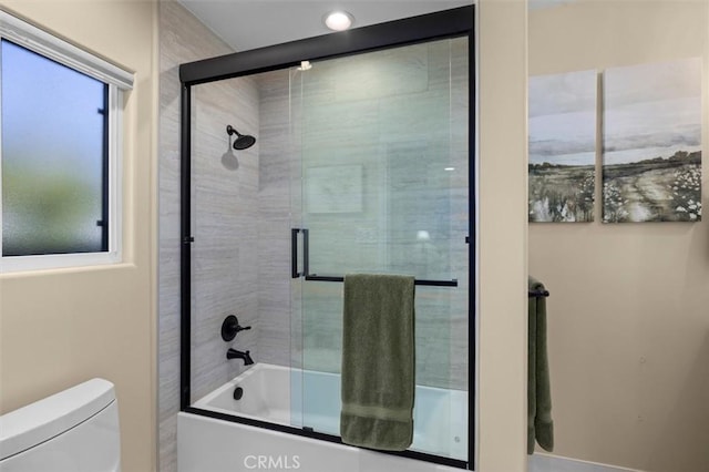 1372 W Sepulveda St, San Pedro, CA 90732 - full bath with toilet and enclosed tub / shower combo