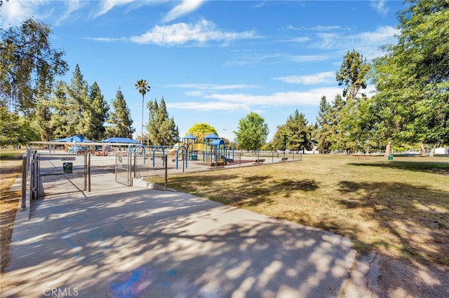 5533 Edward E Horton Ln Unit 6, Encino, CA 91316 - view of property's community with a gate