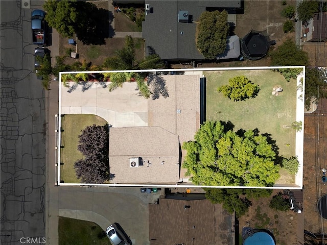 2616 Lynwood St, Bakersfield, CA 93306 - aerial view of property and surrounding area featuring property boundaries highlighted
