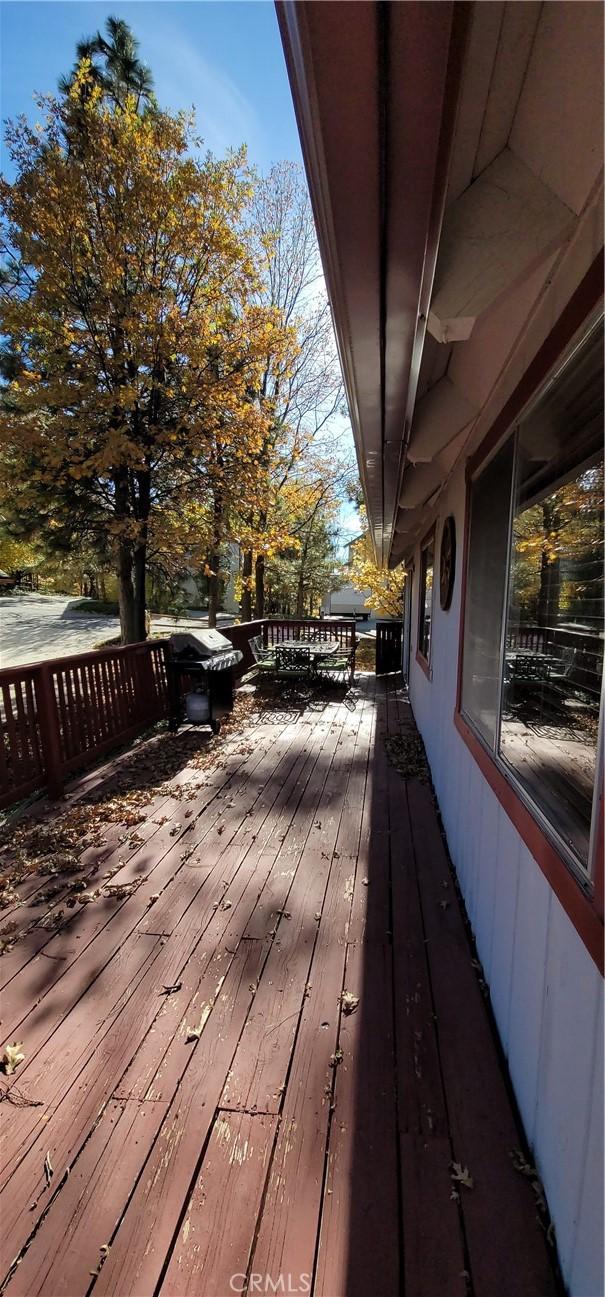 1126 Aleutian Dr, Lake Arrowhead, CA 92352 - view of wooden deck