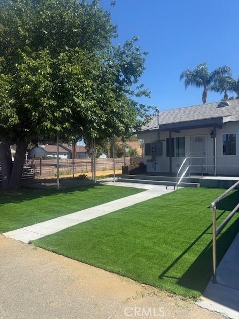 7820 Fulton Ave, North Hollywood, CA 91605 - view of yard