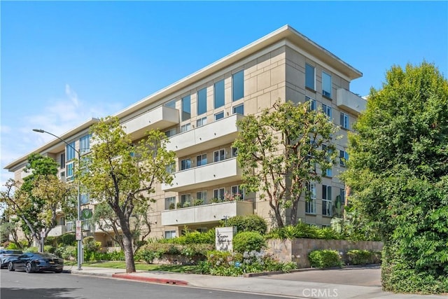 4949 Genesta Ave Unit 102, Encino, CA 91316 - view of apartment building / complex