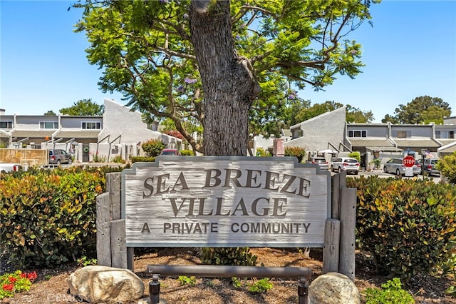 18714 Maplewood Cir, Huntington Beach, CA 92646 - community / neighborhood sign with a residential view