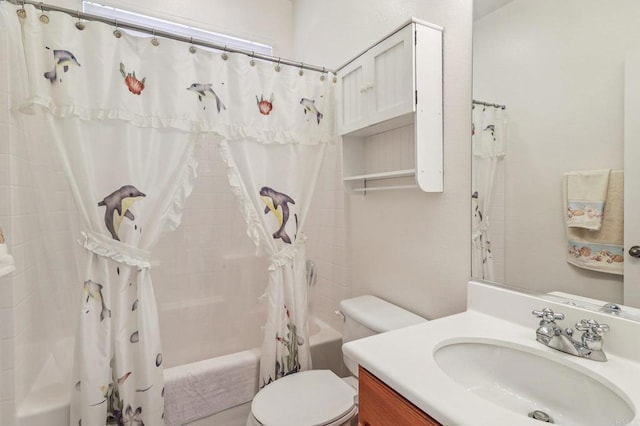 568 Scenic Trail Pl, Chula Vista, CA 91914 - bathroom with vanity and shower / tub combo with curtain