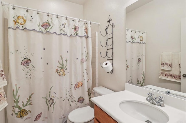 568 Scenic Trail Pl, Chula Vista, CA 91914 - full bathroom with vanity and curtained shower