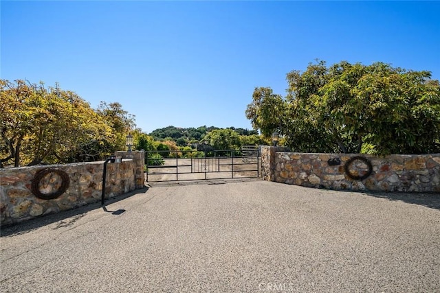 665 Sheehy Rd, Nipomo, CA 93444 - view of gate