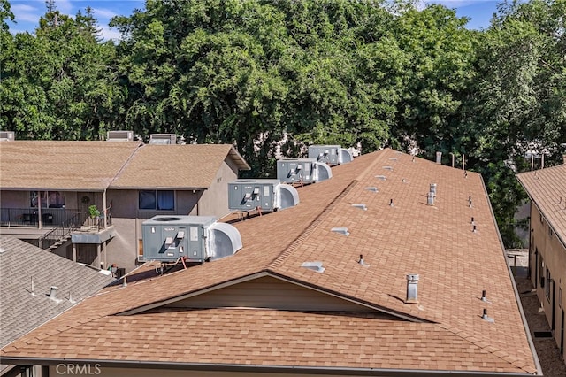 642 W 1st Ave, Chico, CA 95926 - exterior view of a shingled roof