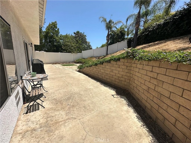 2775 Canyon View Cir, Corona, CA 92882 - fenced backyard featuring a patio area