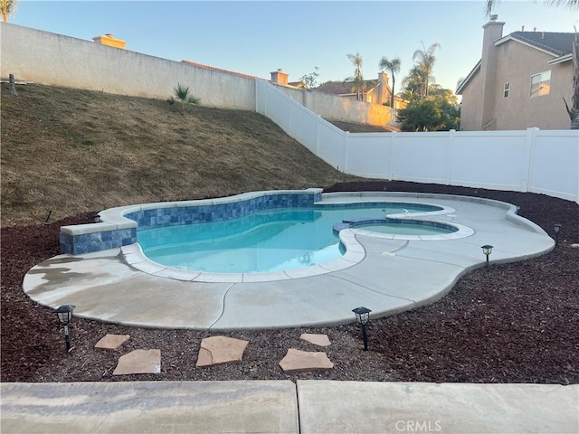 2775 Canyon View Cir, Corona, CA 92882 - view of swimming pool featuring a fenced backyard and a pool with connected hot tub