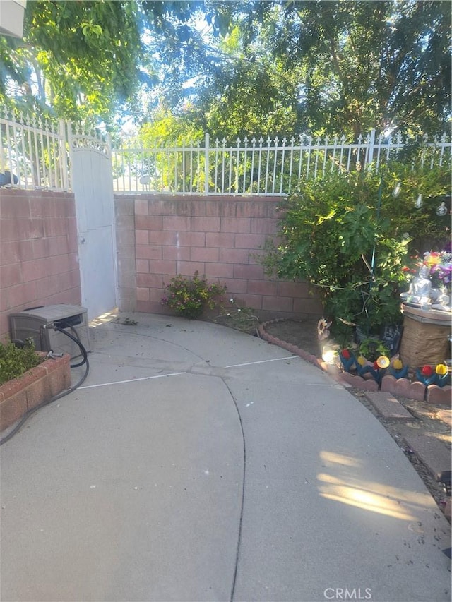 8450 Limerick Ave, Winnetka, CA 91306 - view of patio