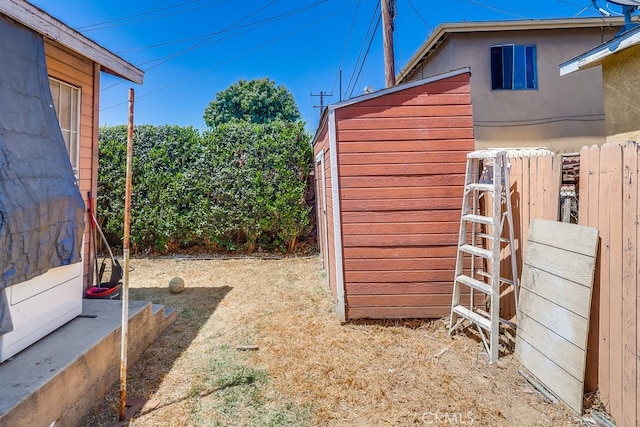 1270 S Hicks Ave, Los Angeles, CA 90023 - view of yard