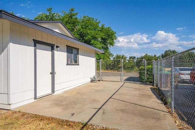 21999 Riverside Ave, Red Bluff, CA 96080 - view of side of property with a gate