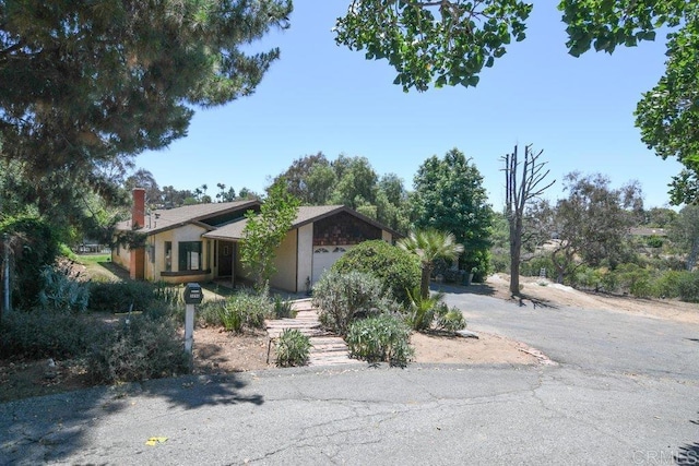 3096 Coral Tree Ln, Fallbrook, CA 92028 - view of front of house with a garage
