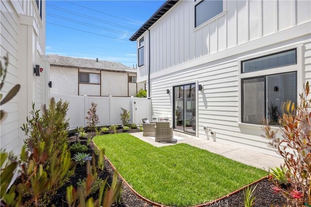 2102 Marshallfield Ln Unit A, Redondo Beach, CA 90278 - view of yard featuring a patio area